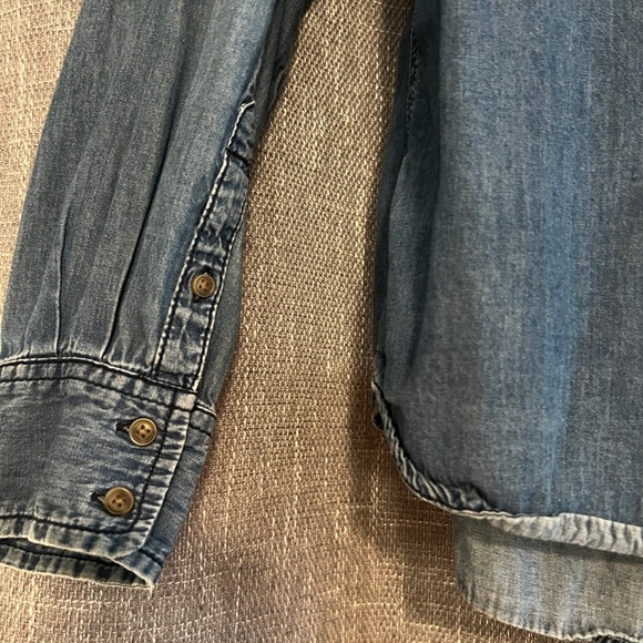 Merona - Lighter dark-wash long-sleeve button down denim shirt - size Large - Picture 8 of 12